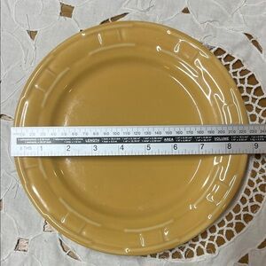 Longaberger Butternut Yellow Ceramic Dinner Plate 9” salad plate.